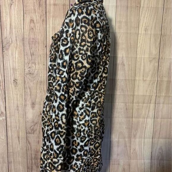 Leopard Print Sz LG Top/blouse. Long Sleeve/roll Tab ~Jaclyn Smith~ Button Down - Picture 4 of 10